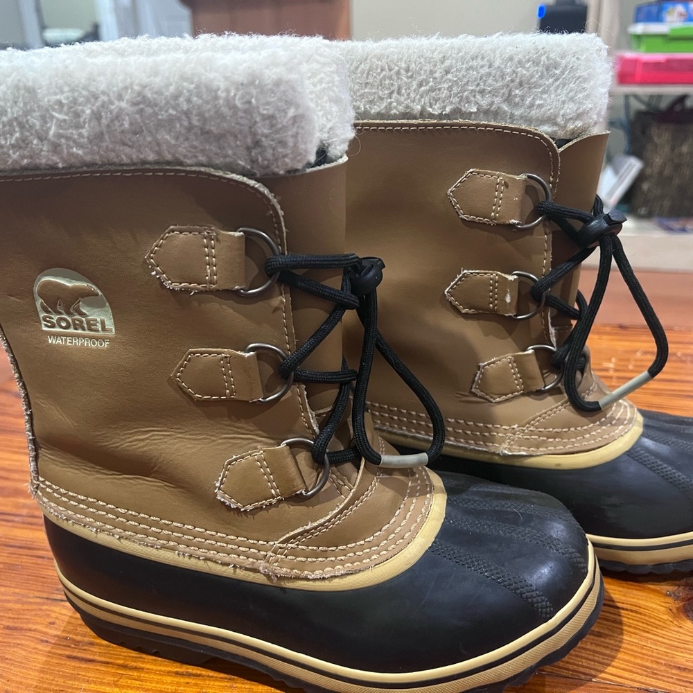 Sorel Brown and Black Waterproof Boots Women’s 4